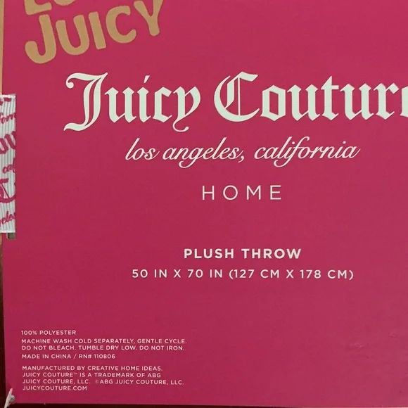 Juicy Couture Strawberry And Gingham Print Soft & Cuddly Plush Throw Blanket - Picture 2 of 5